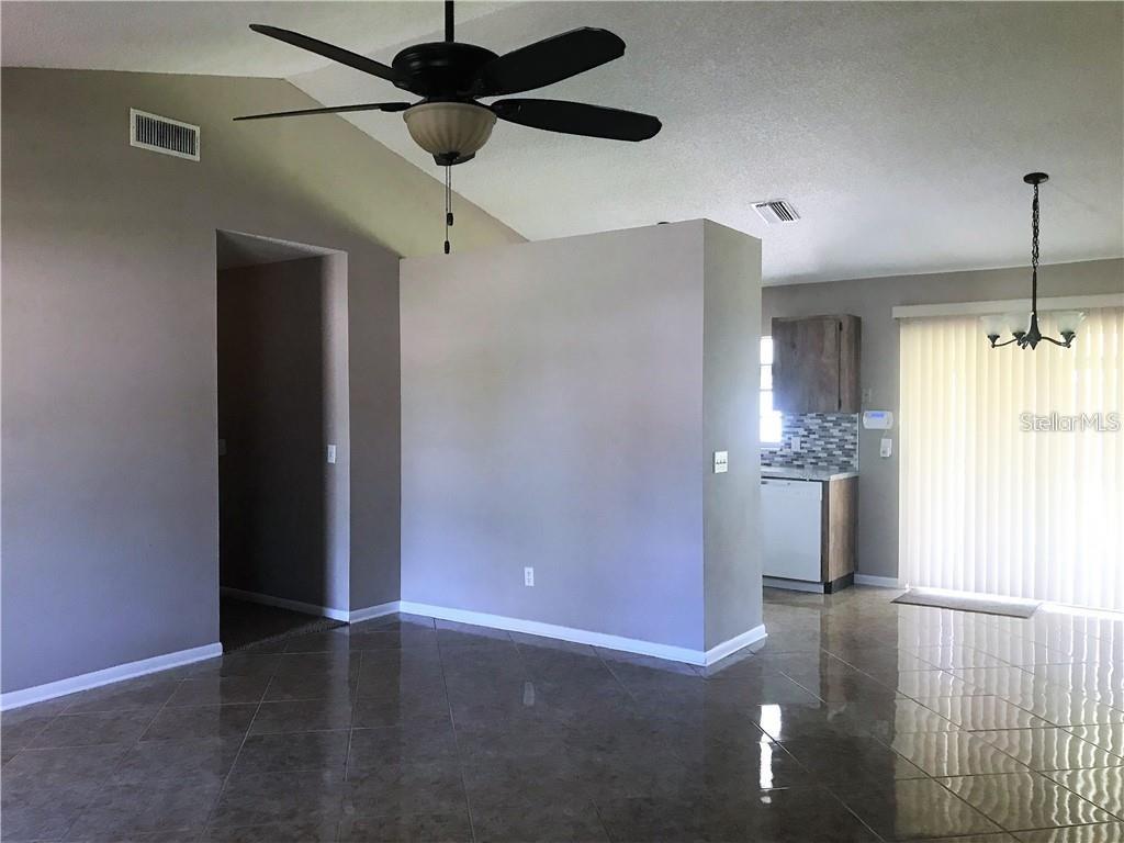 1001 JOHNSON LOOP, PLANT CITY, FL — photo 3 of 26