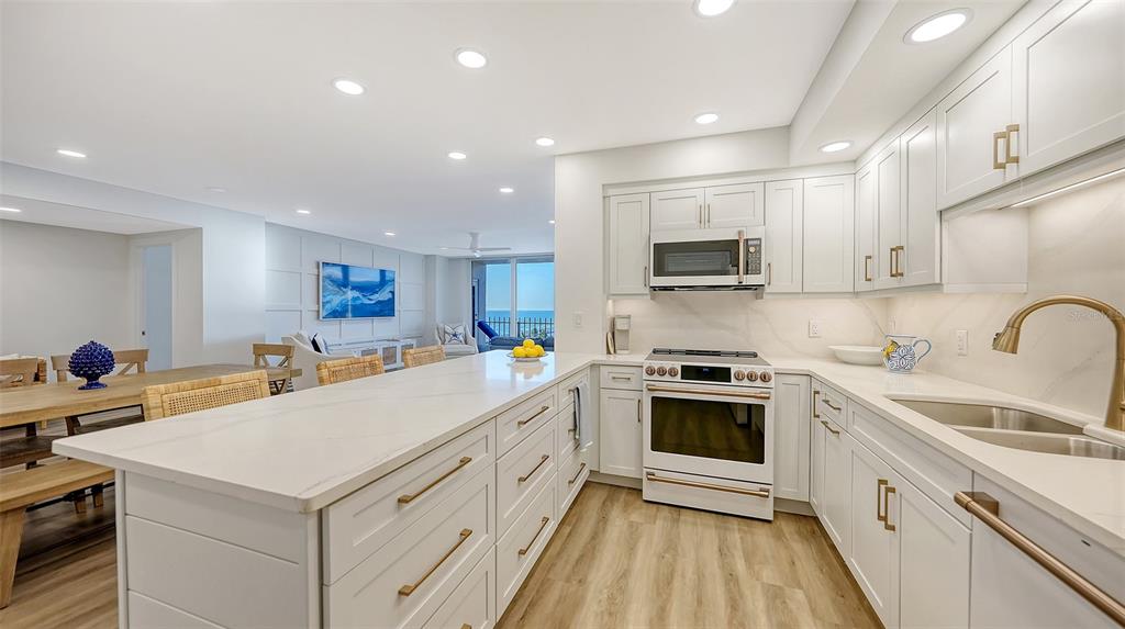 1212 BENJAMIN FRANKLIN DRIVE UNIT 604, SARASOTA, FL — photo 3 of 30