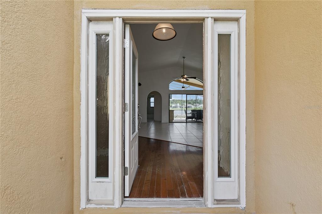An open front door reveals a view into a home with hardwood floors and tile — 509 HARDWOOD CIRCLE, ORLANDO, FL