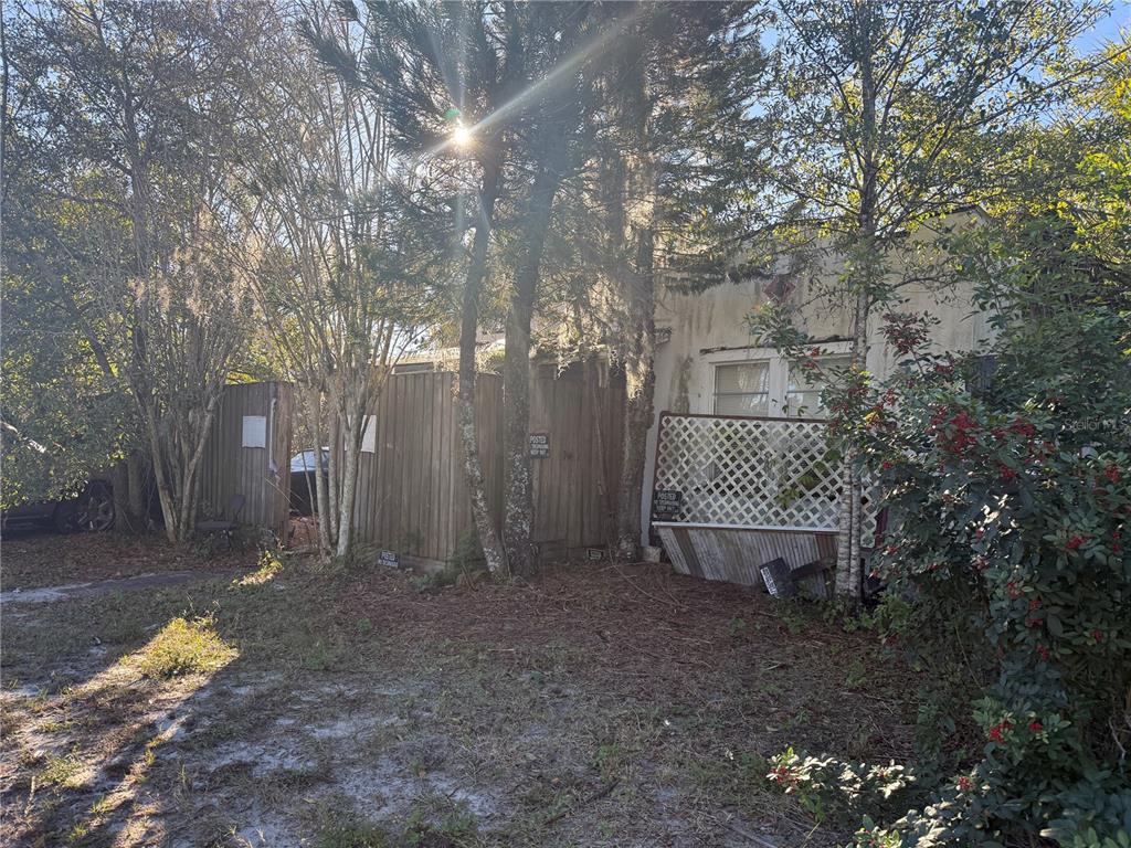2327 EVERETT STREET