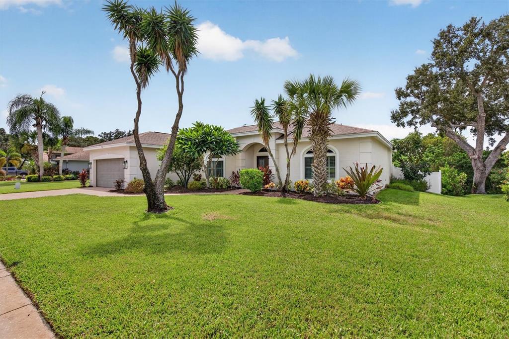 714 HIDDEN LAKE DRIVE, TARPON SPRINGS, FL — photo 2 of 42