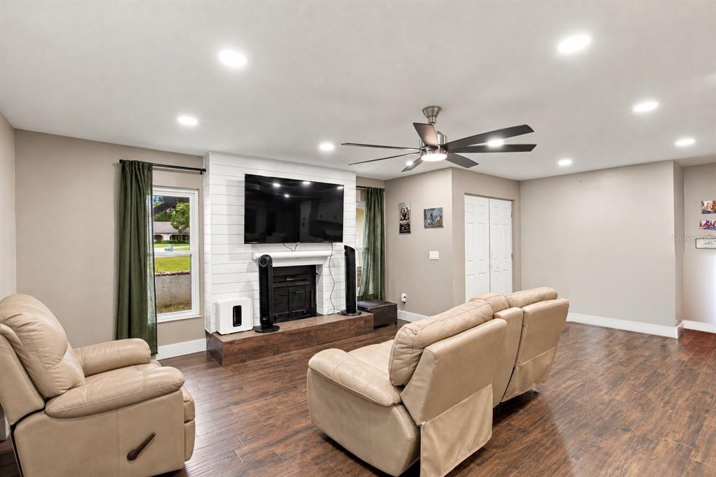 2210 EDGAR COURT, OVIEDO, FL — photo 4 of 28