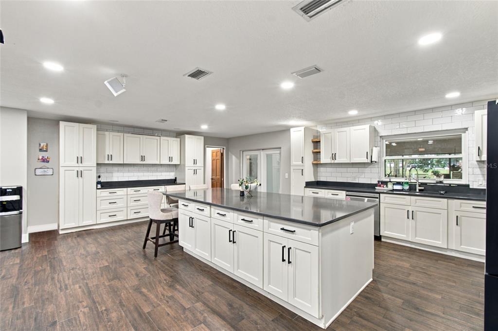 2210 EDGAR COURT, OVIEDO, FL — photo 5 of 28