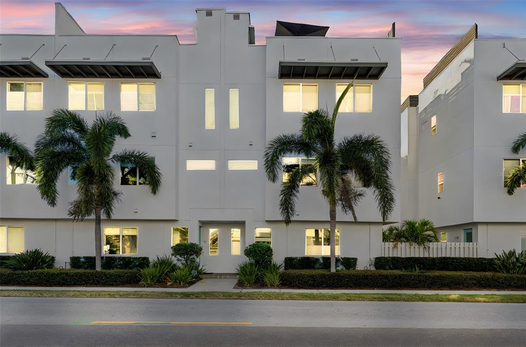 3100 W PAUL AVENUE UNIT 10