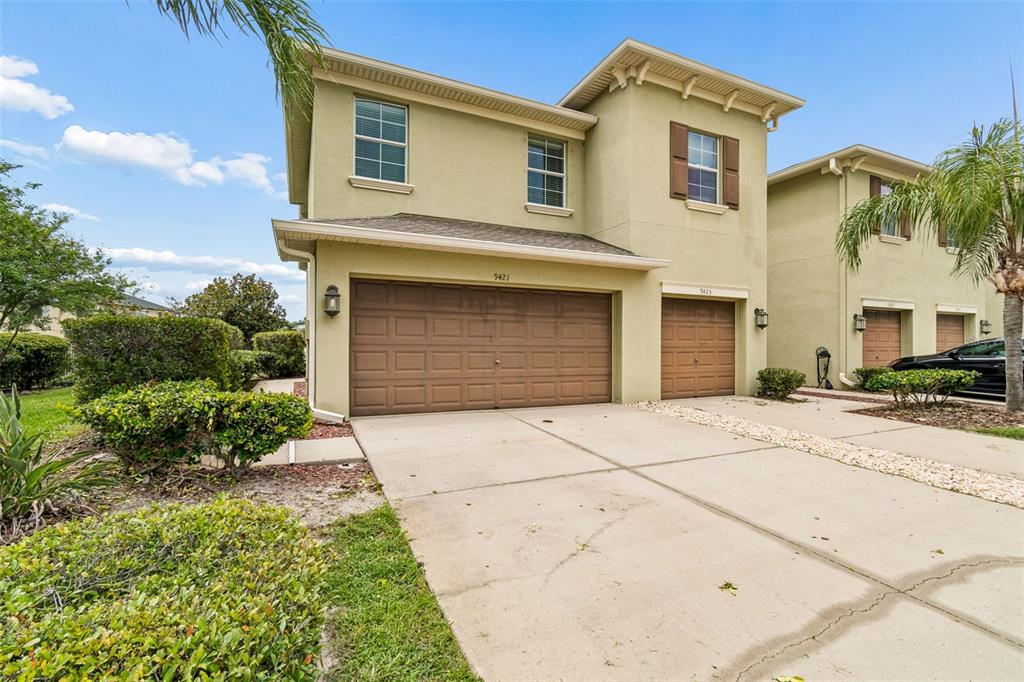 9421 TRUMPET VINE LOOP