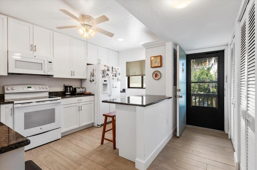 1519 PELICAN POINT DRIVE UNIT 288, SARASOTA, FL — photo 4 of 30