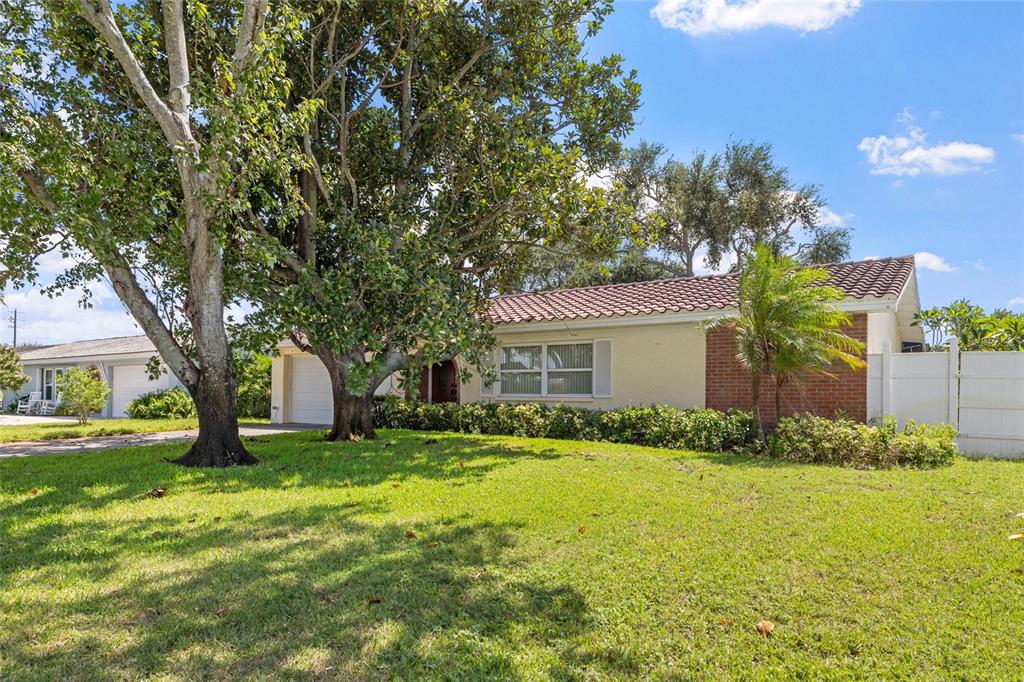6232 43RD AVENUE N, KENNETH CITY, FL — photo 2 of 30