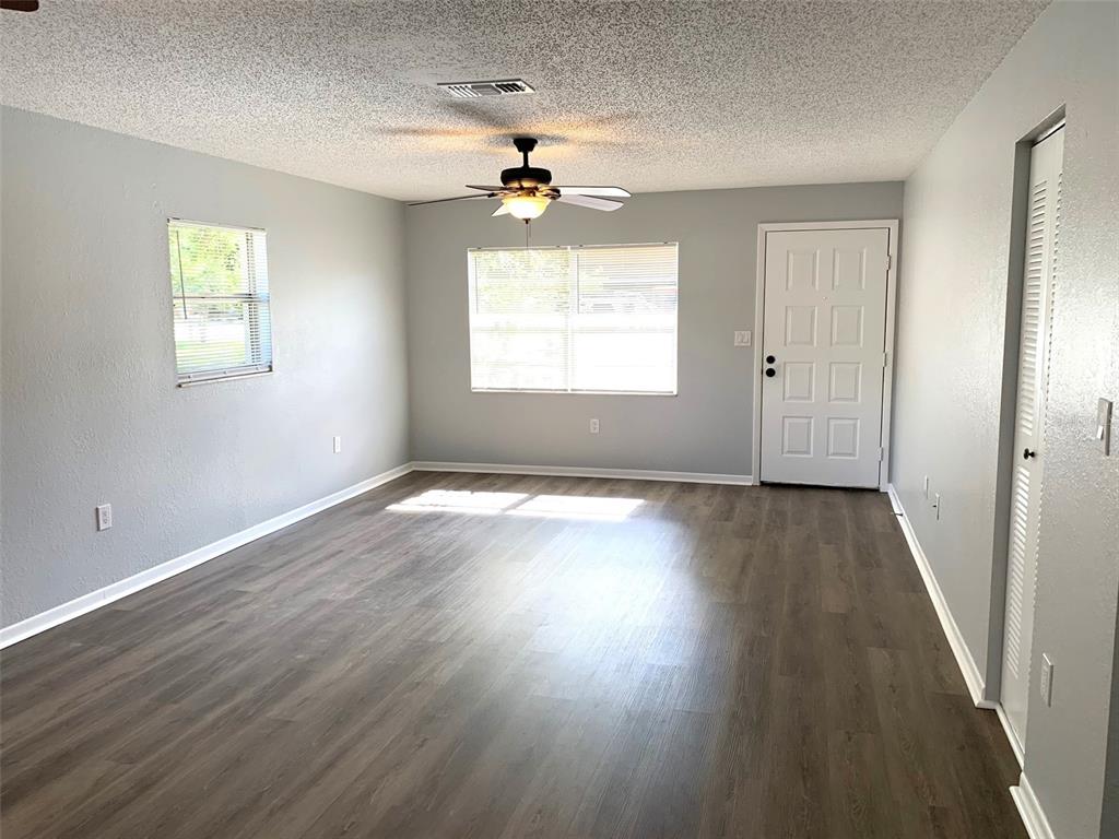 5647 59TH WAY N, ST PETERSBURG, FL — photo 4 of 23