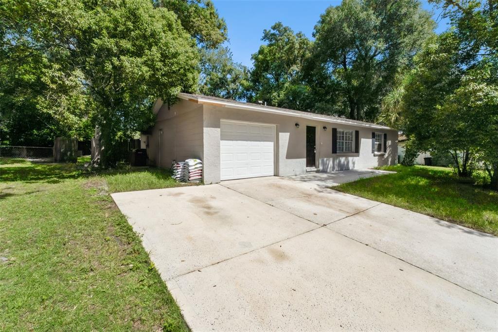 241 LOCH LOW DRIVE, SANFORD, FL — photo 2 of 20
