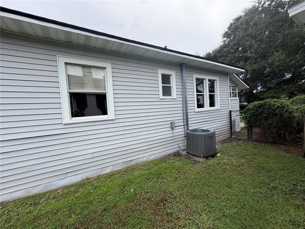 1199 KING AVENUE, LAKELAND, FL — photo 2 of 22