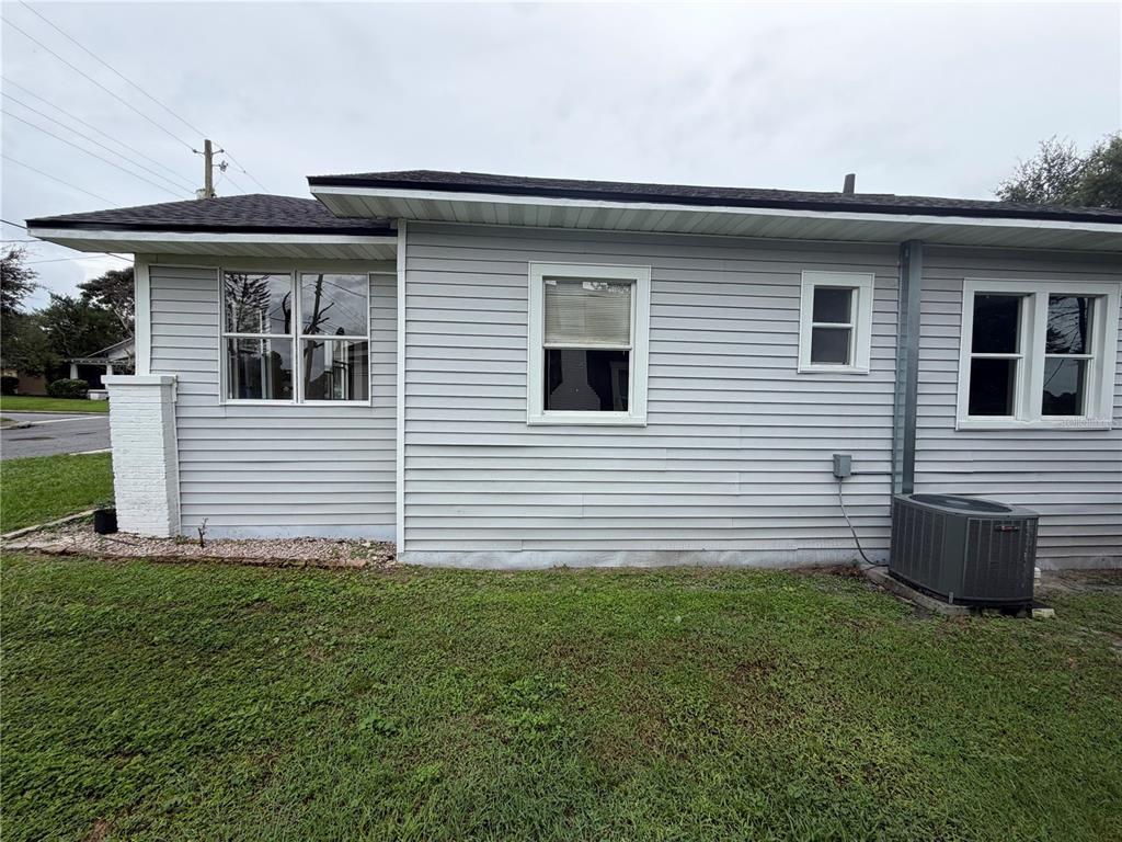 1199 KING AVENUE, LAKELAND, FL — photo 3 of 22