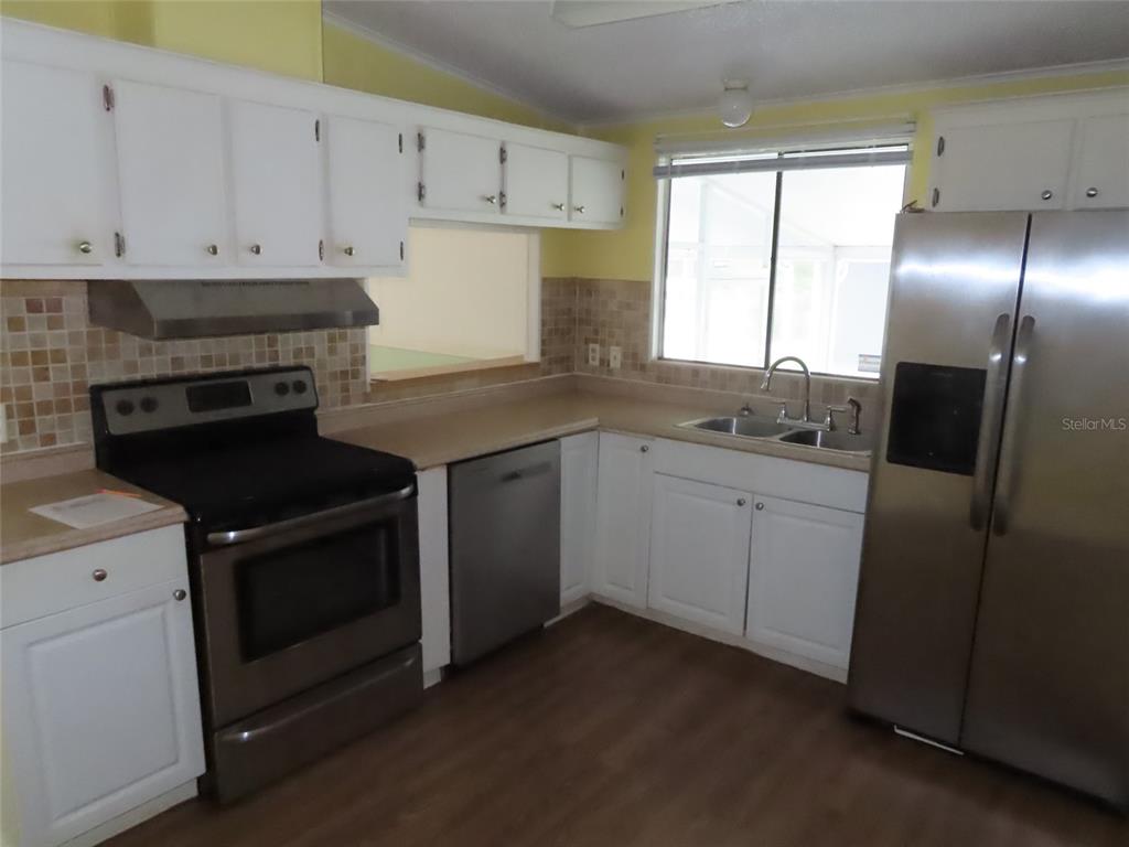 1709 FOX HILL DRIVE, LAKELAND, FL — photo 2 of 12