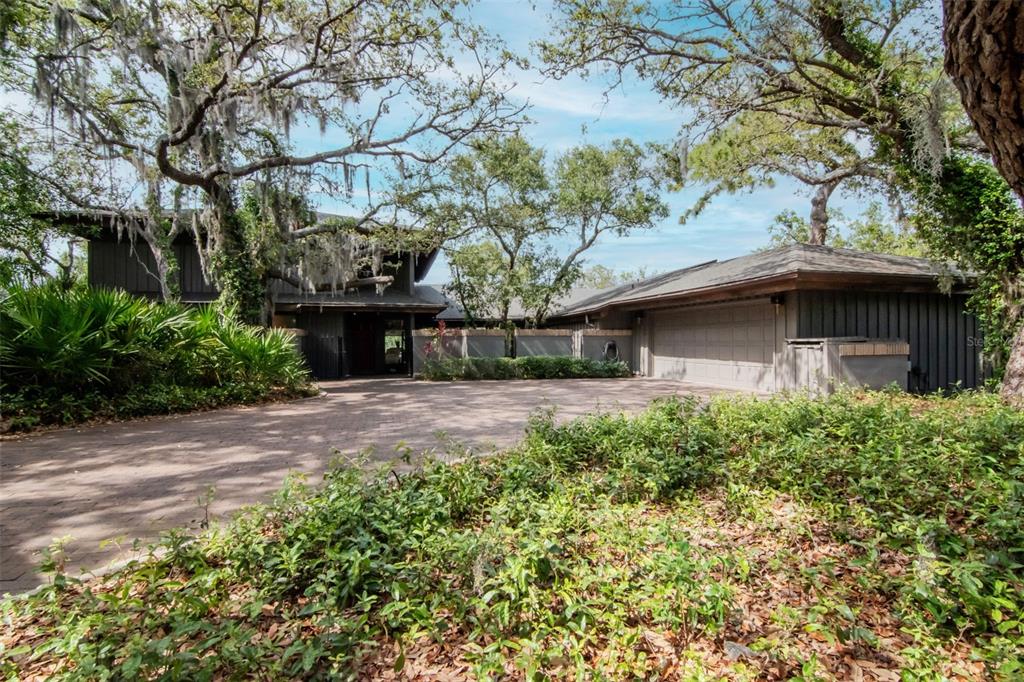 1296 WEYBRIDGE LANE