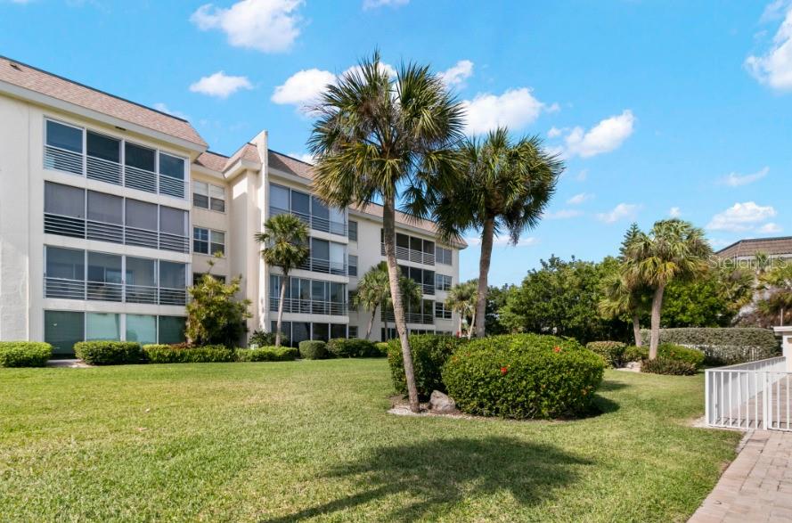 605 SUTTON PLACE UNIT 102