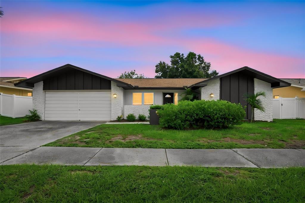 203 HILLCREST DRIVE, SAFETY HARBOR, FL — photo 2 of 30