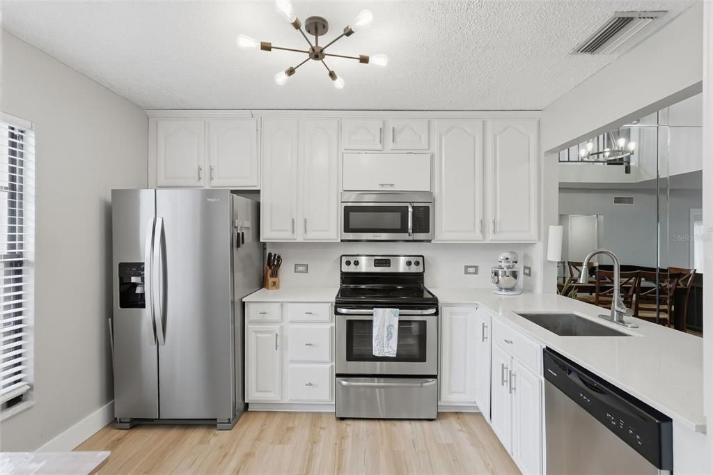 6140 SUN BOULEVARD UNIT 7, ST PETERSBURG, FL — photo 3 of 40