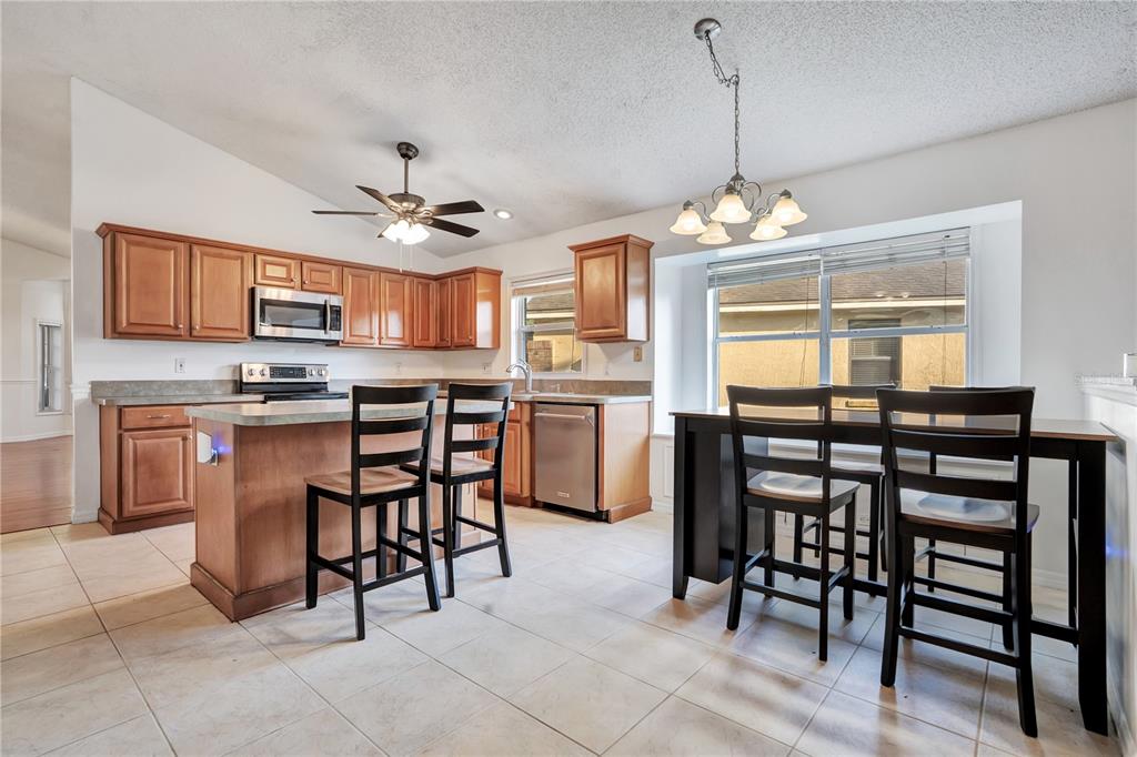 640 LANCE COURT, OVIEDO, FL — photo 2 of 30