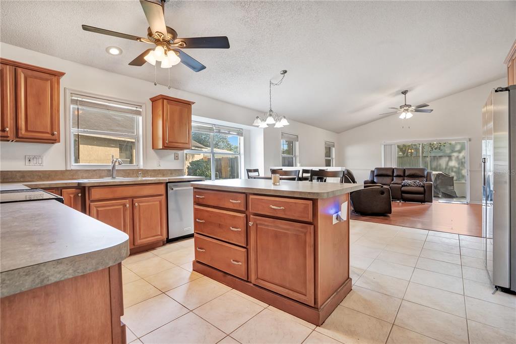 640 LANCE COURT, OVIEDO, FL — photo 3 of 30