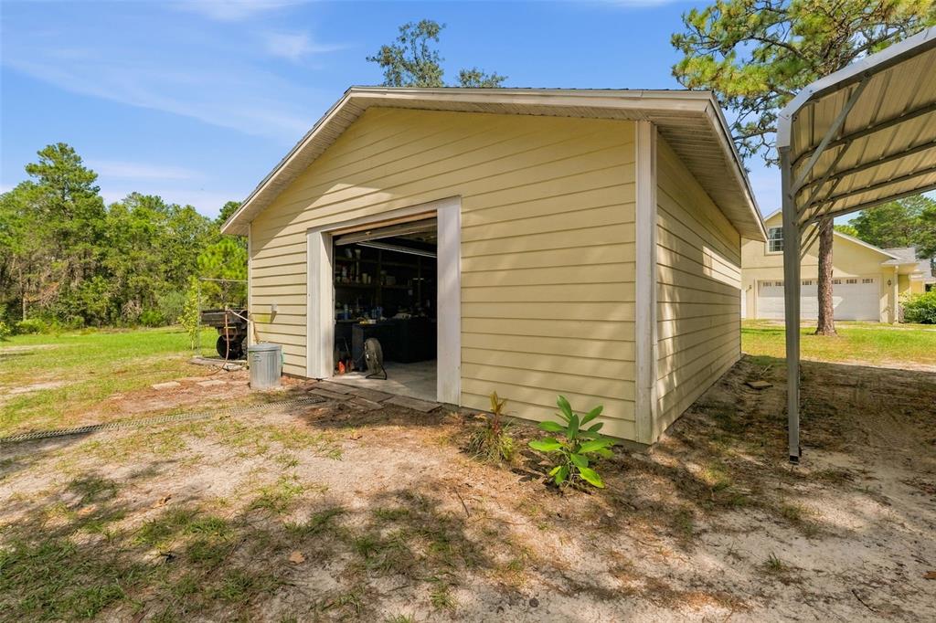 8743 OSTROM WAY, WEEKI WACHEE, FL — photo 4 of 99
