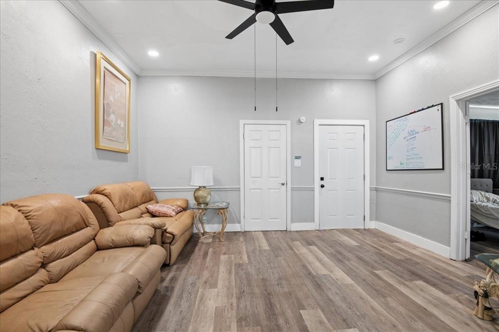 3001 W CHESTNUT STREET, TAMPA, FL — photo 3 of 25