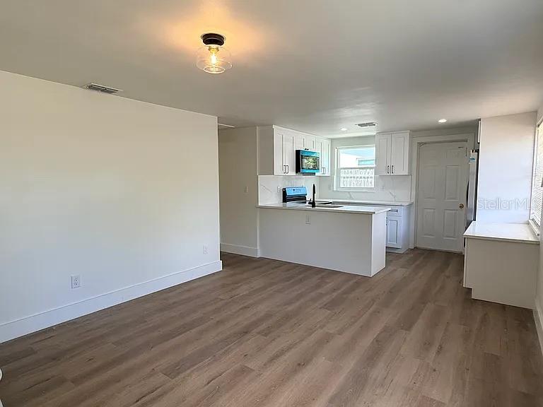 622 DOGWOOD COURT, DUNEDIN, FL — photo 3 of 9
