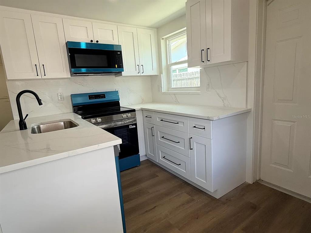 622 DOGWOOD COURT, DUNEDIN, FL — photo 4 of 9