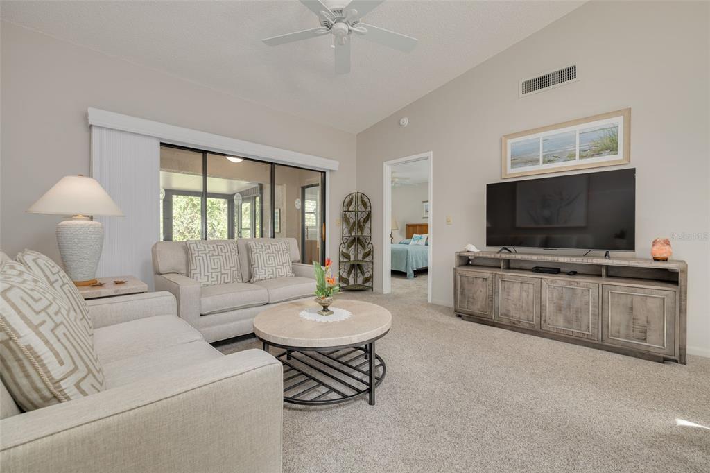 3185 CHARTER CLUB DRIVE UNIT B, TARPON SPRINGS, FL — photo 3 of 20