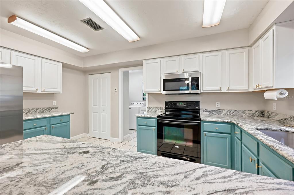 9520 NW 6TH PLACE, GAINESVILLE, FL — photo 2 of 30