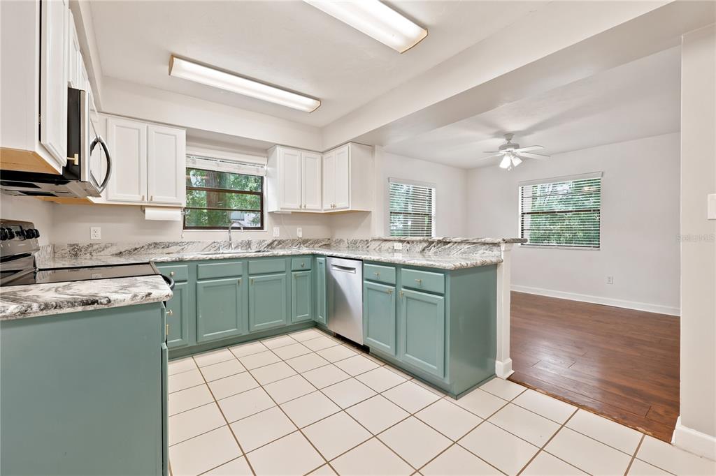 9520 NW 6TH PLACE, GAINESVILLE, FL — photo 5 of 30