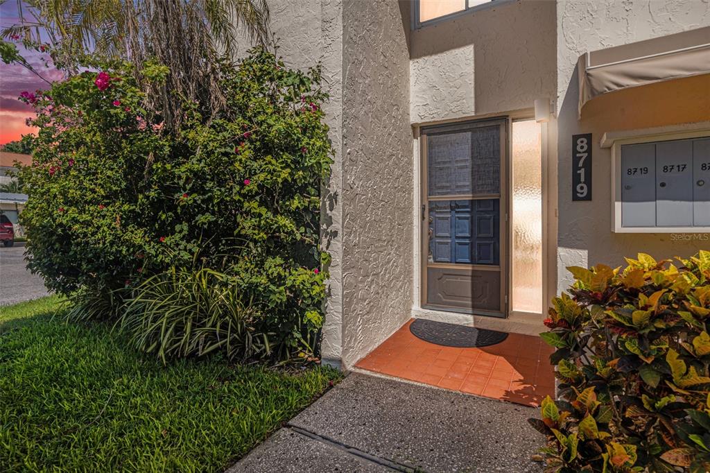 8719 COVE COURT UNIT 10, TAMPA, FL — photo 3 of 30