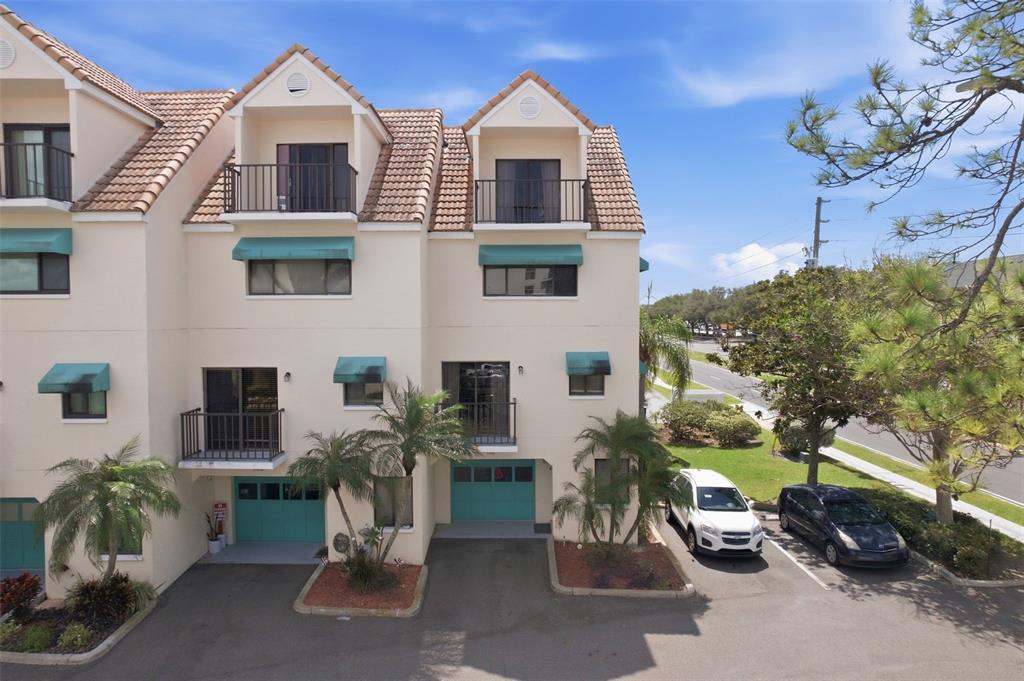 325 ISLAND WAY UNIT 101, CLEARWATER BEACH, FL — photo 2 of 30