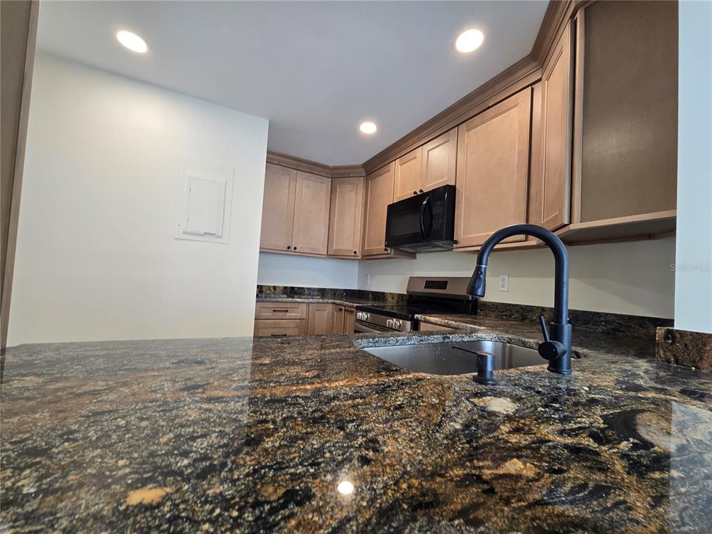 410 S NETHERWOOD CRESCENT UNIT 410, ALTAMONTE SPRINGS, FL — photo 2 of 20