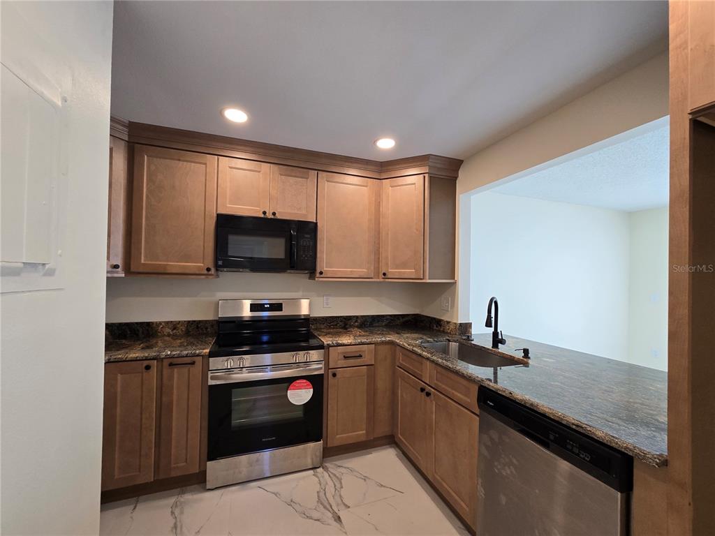 410 S NETHERWOOD CRESCENT UNIT 410, ALTAMONTE SPRINGS, FL — photo 3 of 20