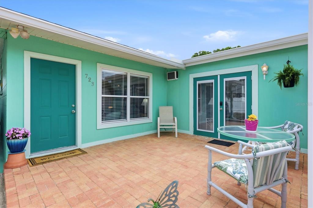 723 S BRINK AVENUE, SARASOTA, FL — photo 3 of 24