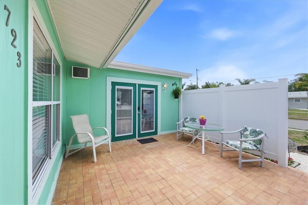 723 S BRINK AVENUE, SARASOTA, FL — photo 4 of 24
