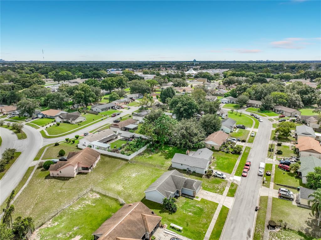 2943 ROUNDABOUT LANE, ORLANDO, FL — photo 4 of 47