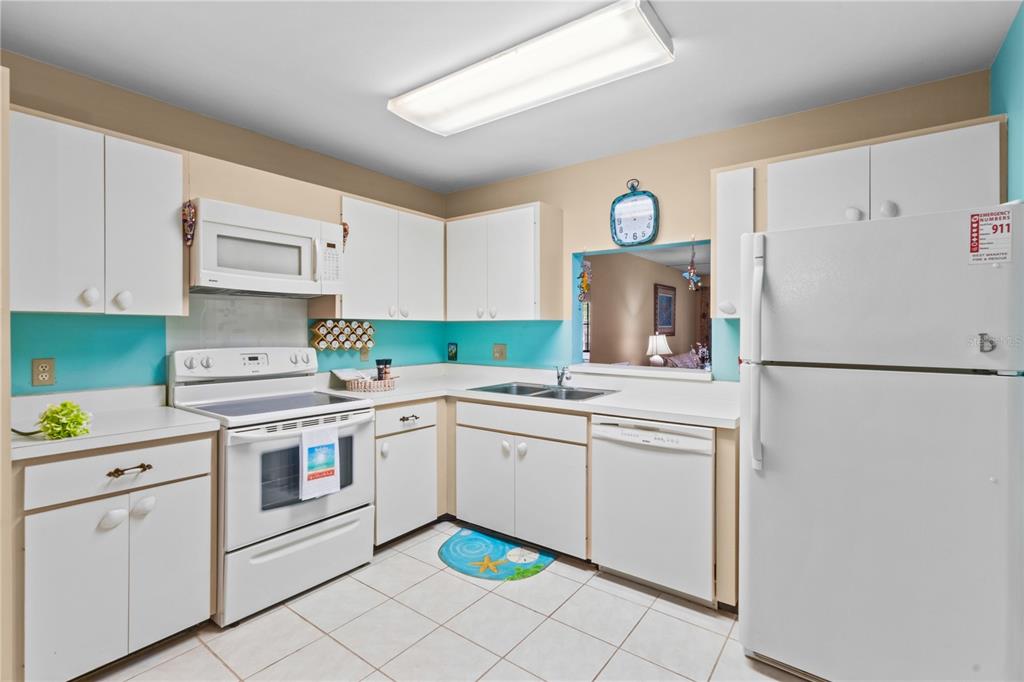 521 LAKESIDE DRIVE, BRADENTON, FL — photo 5 of 30