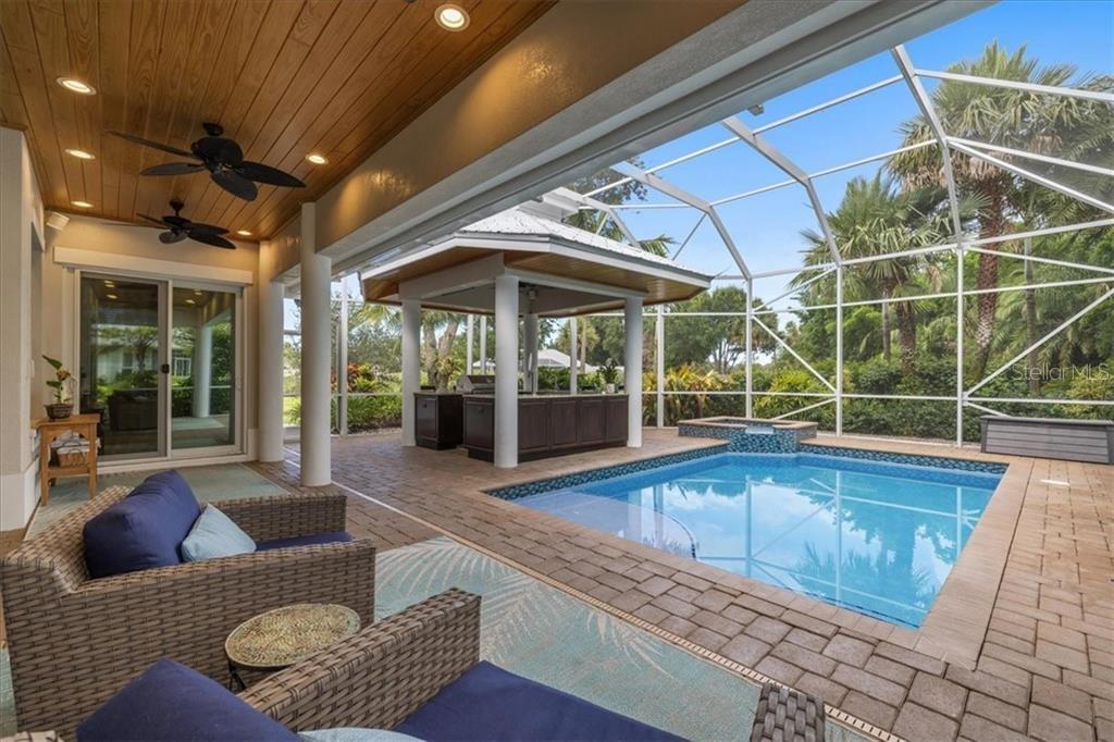 1090 QUAIL COURT SW, VERO BEACH, FL — photo 4 of 30