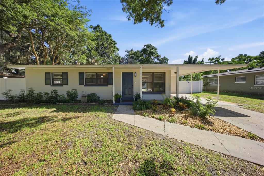 111 E LAUREN COURT