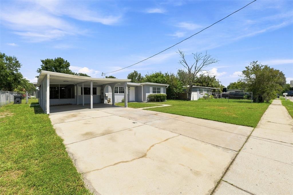 8326 ENDIVE AVENUE, TAMPA, FL — photo 4 of 30