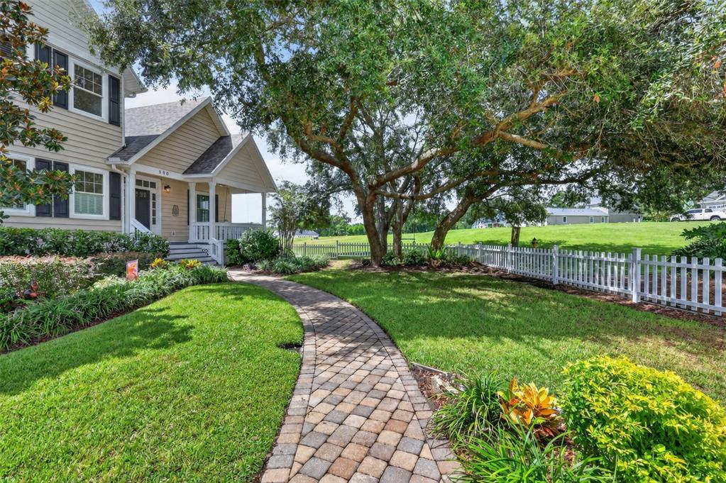 580 W 10TH AVENUE, MOUNT DORA, FL — photo 5 of 30