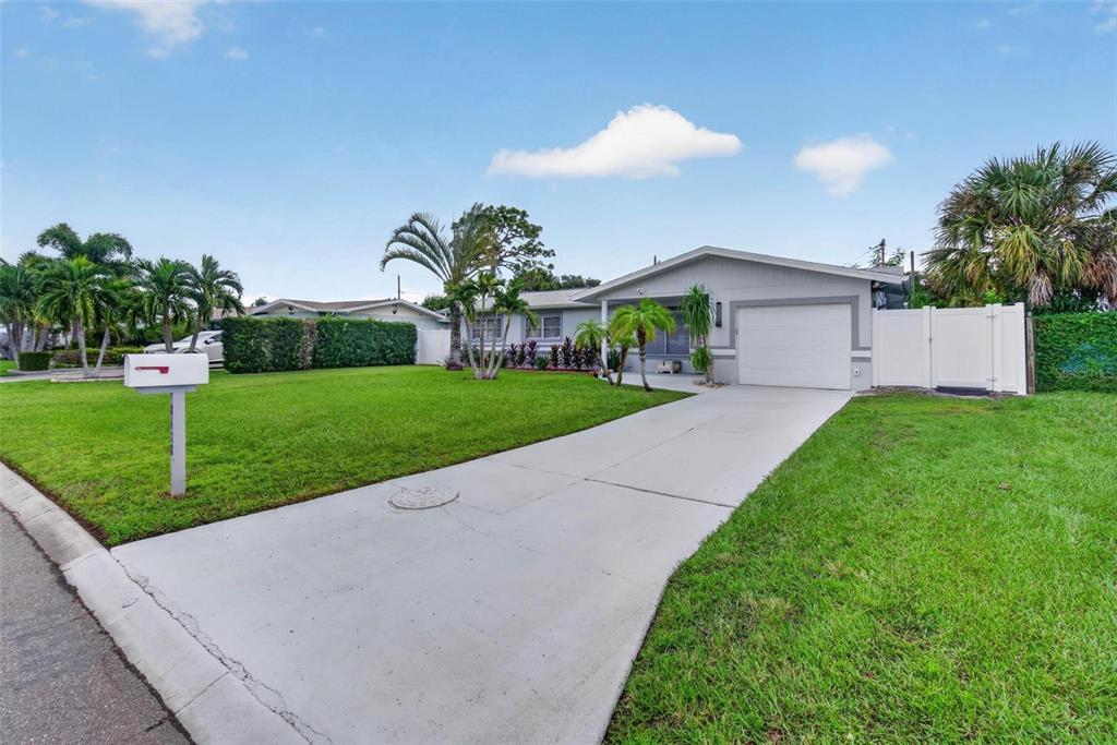 8428 IRIS AVENUE, SEMINOLE, FL — photo 2 of 30