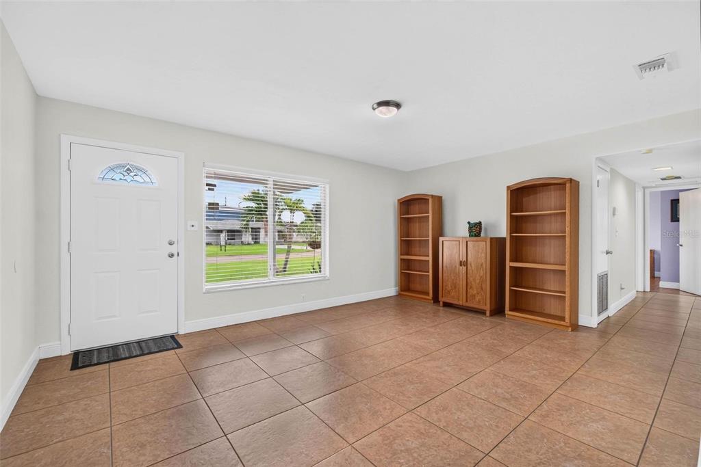 8428 IRIS AVENUE, SEMINOLE, FL — photo 5 of 30