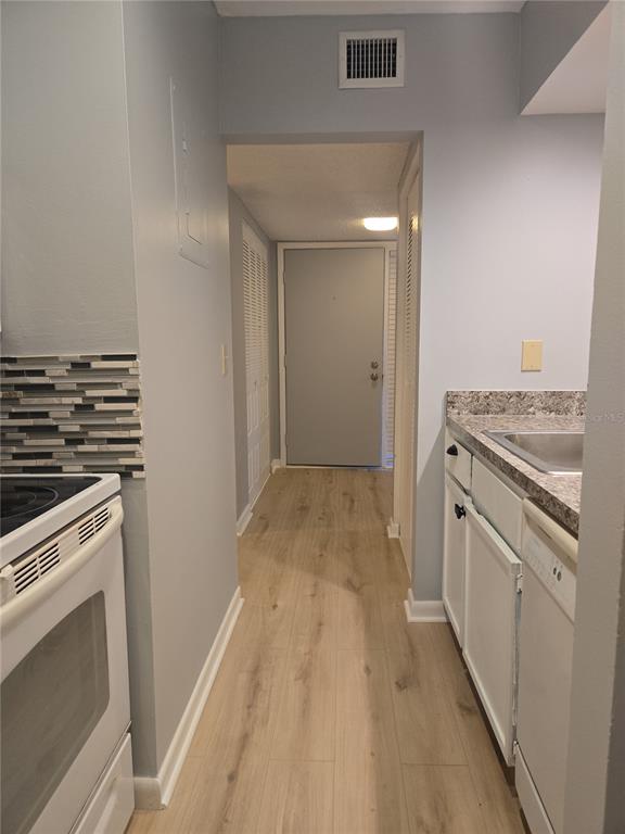 160 LIVE OAK WOODS COURT UNIT 4D, DELTONA, FL — photo 4 of 28