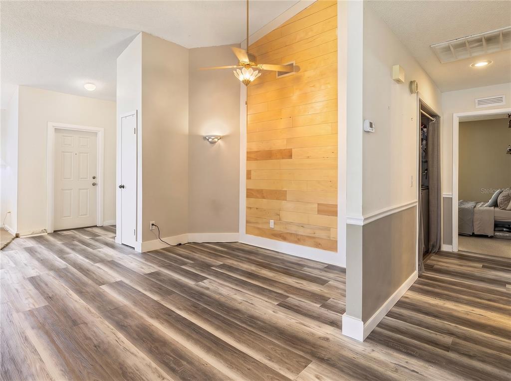 9823 SIR FREDERICK STREET, TAMPA, FL — photo 4 of 30