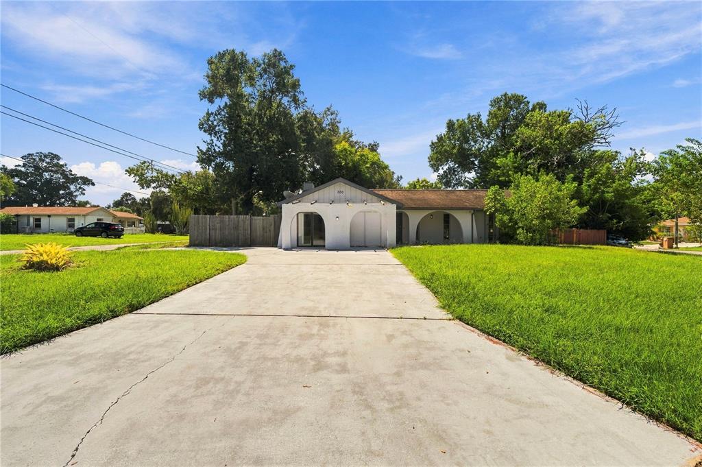 200 TWIN LAKE DRIVE, LARGO, FL — photo 2 of 30