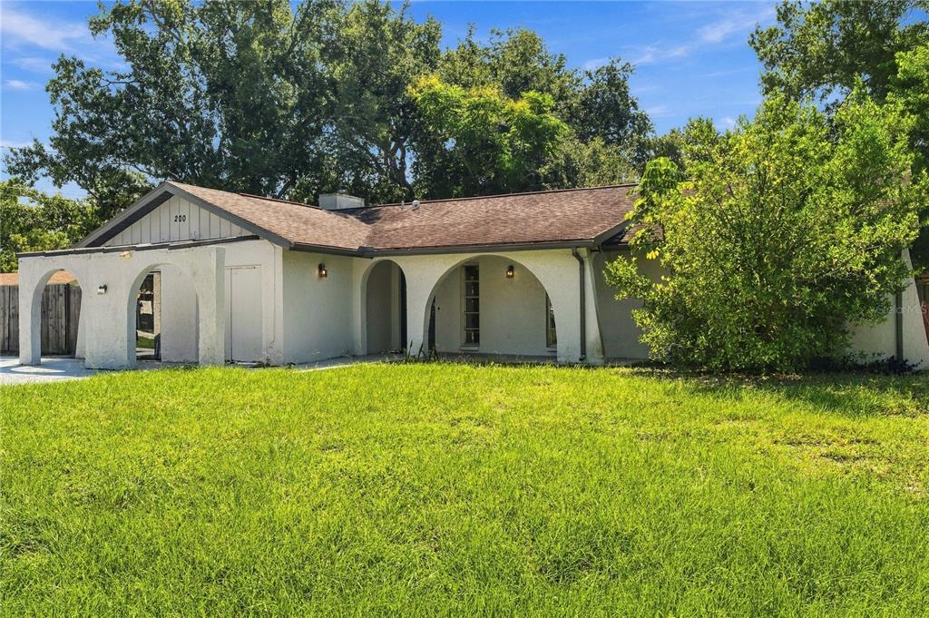 200 TWIN LAKE DRIVE, LARGO, FL — photo 5 of 30