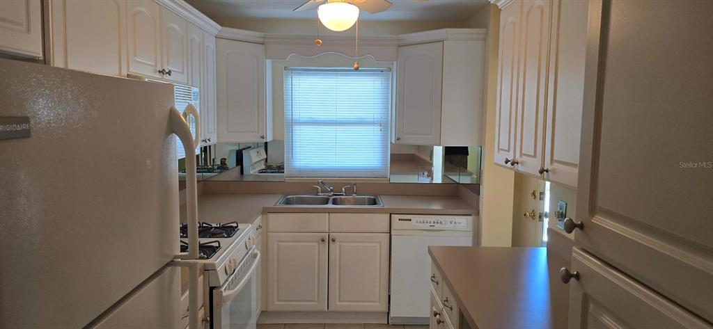 5521 80TH STREET N UNIT 403, ST PETERSBURG, FL — photo 2 of 18