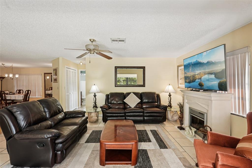 1805 NEW BEDFORD DRIVE, SUN CITY CENTER, FL — photo 5 of 30