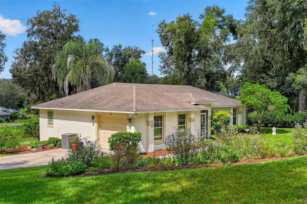 211 HANGING MOSS LANE, LADY LAKE, FL — photo 4 of 30